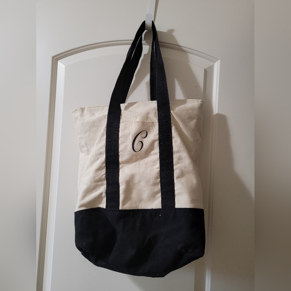 Canvas beach bag with C